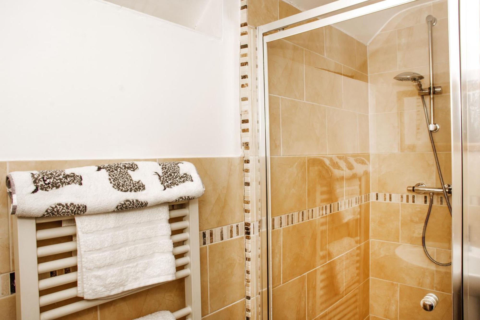 Whispering Place Georgian Grade II Sleeps 6 Adults 3 Mins From Safari Park & Steam Train Бюдли Екстериор снимка